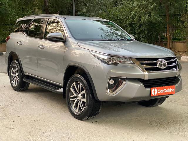 https://images10.gaadi.com/usedcar_image/3618805/original/processed_img2890185__used_car_2890185_1697186241.jpg?imwidth=6400