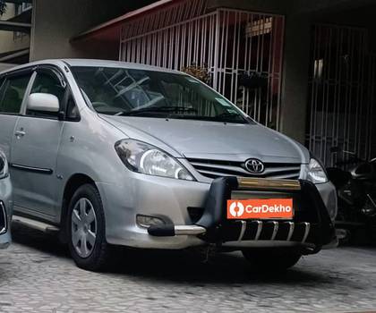 Toyota Innova 2.5 GX 8 STR Toyota Innova 2.5 GX 8 STR