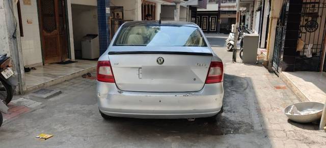 https://images10.gaadi.com/usedcar_image/3618936/original/06__VCC_1799741_96_1696583898.jpg?imwidth=6402
