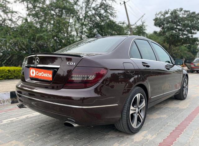 https://images10.gaadi.com/usedcar_image/3619079/original/processed_img2890342__used_car_2890342_1697195120.jpg?imwidth=6401