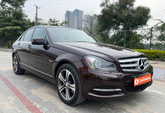 https://images10.gaadi.com/usedcar_image/3619079/original/processed_img2890342__used_car_2890342_1697195125.jpg?imwidth=6400