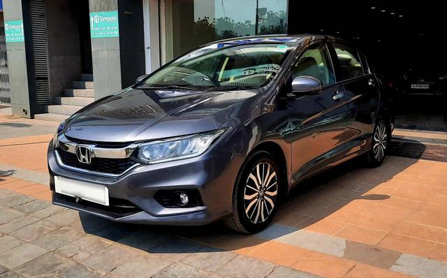 https://images10.gaadi.com/usedcar_image/3619088/original/processed_img2890348__used_car_2890348_1697195333.jpg?imwidth=6402
