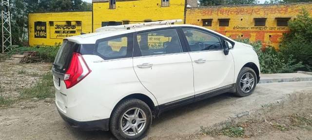 https://images10.gaadi.com/usedcar_image/3619102/original/processed_16019679-ffb4-4945-9965-17762e01b9bb.jpg?imwidth=6401