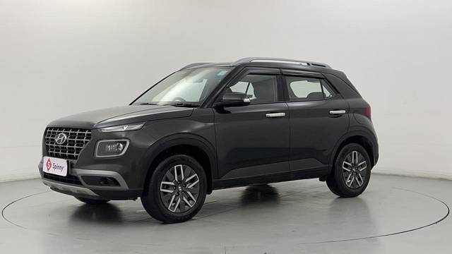 https://images10.gaadi.com/usedcar_image/3619170/original/NwFm1QeFQoOffYq0RAfVHg__file.JPG?imwidth=6400