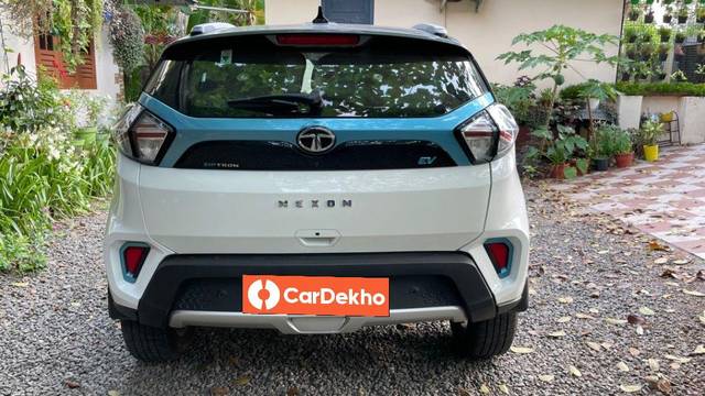 https://images10.gaadi.com/usedcar_image/3619335/original/processed_27ed72e4-9c0c-409d-91e2-12647c55ea5b.jpeg?imwidth=6402