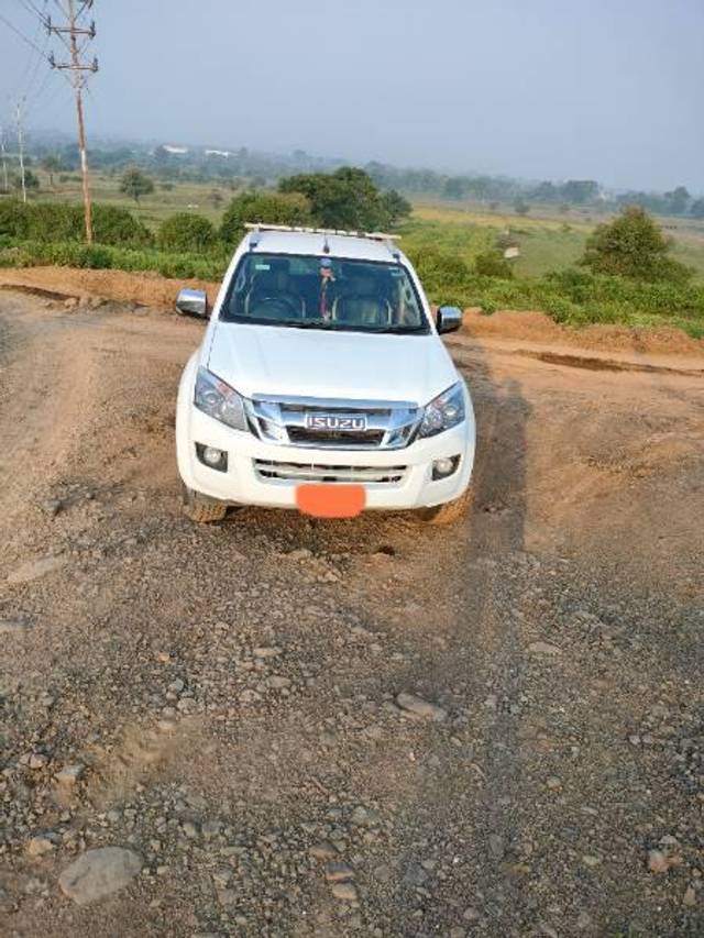https://images10.gaadi.com/usedcar_image/3619683/original/processed_a6022d17-b5cd-4805-a669-6d7e456b5332.jpg?imwidth=6400