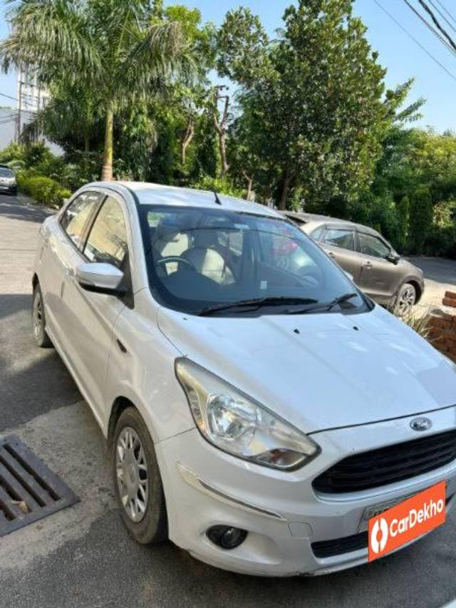 https://images10.gaadi.com/usedcar_image/3619728/original/processed_38ede723-efa9-4aad-8741-7572aebae6ef.jpg?imwidth=6400