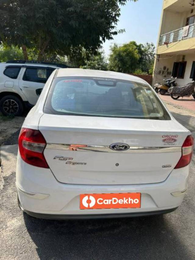 https://images10.gaadi.com/usedcar_image/3619728/original/processed_e9a7ac38-661f-4e08-a673-f588e3b66d37.jpg?imwidth=6402