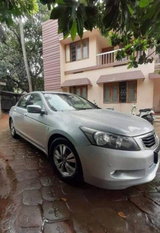 https://images10.gaadi.com/usedcar_image/3619759/original/processed_31b7d858-7dae-4943-aec0-caeafc383190.jpeg?imwidth=6400