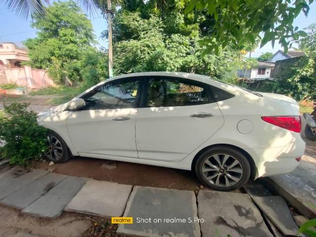 https://images10.gaadi.com/usedcar_image/3619762/original/processed_b9ecbf5e-deb8-4e84-8ace-63c2eaf30c6e.jpg?imwidth=6402