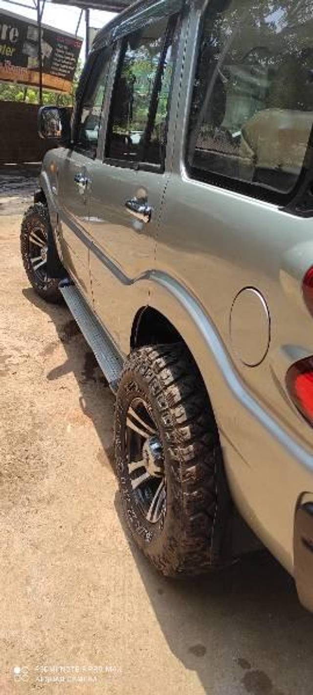 https://images10.gaadi.com/usedcar_image/3619819/original/processed_3fb01341-d80e-4b22-b08c-ab045c4881a2.jpg?imwidth=6400