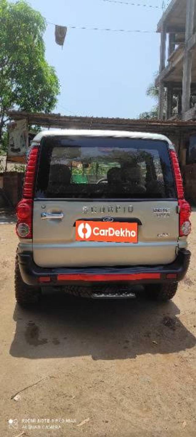 https://images10.gaadi.com/usedcar_image/3619819/original/processed_a290506a-efd6-453f-bab9-0f8d1480c22a.jpg?imwidth=6401