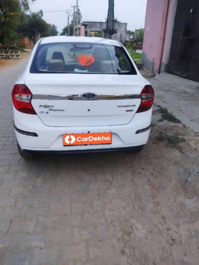 https://images10.gaadi.com/usedcar_image/3619949/original/processed_b9364e0b-0db3-486f-92bb-0e6f1e3c1465.jpg?imwidth=6402