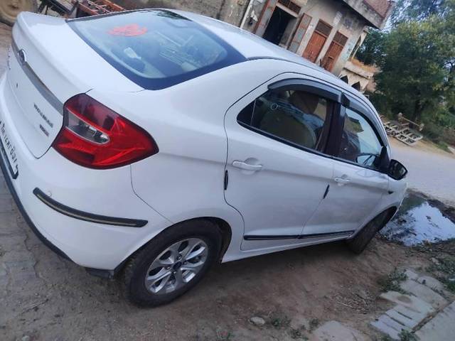 https://images10.gaadi.com/usedcar_image/3619949/original/processed_c00b3464-3f45-4f60-89a8-9918c8b2ed38.jpg?imwidth=6401
