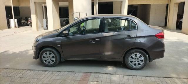 https://images10.gaadi.com/usedcar_image/3620094/original/07__VCC_IMG_1696655146197_1800288_95_1696655748.jpg?imwidth=6401