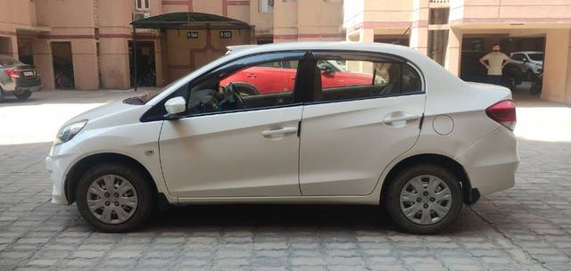 https://images10.gaadi.com/usedcar_image/3620203/original/07__VCC_IMG_1696657739031_1800343_95_1696658083.jpg?imwidth=6401