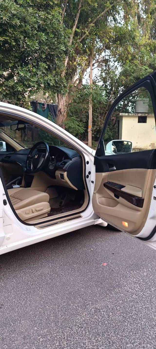 https://images10.gaadi.com/usedcar_image/3620253/original/img2890793__used_car_2890793_1697270386.jpg?imwidth=6401