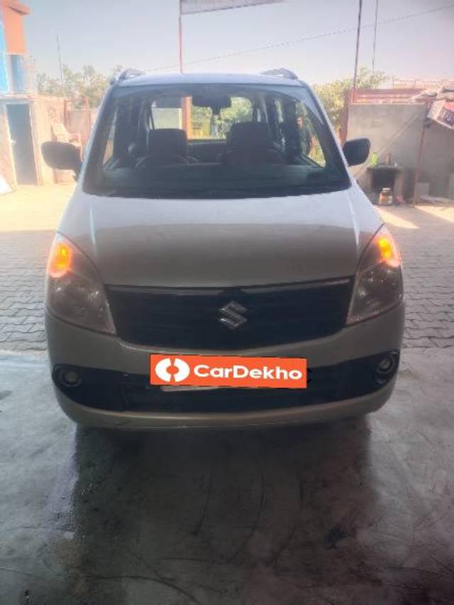 https://images10.gaadi.com/usedcar_image/3620331/original/processed_52865891-3ccd-4ab6-939a-39435c128eda.jpg?imwidth=6400