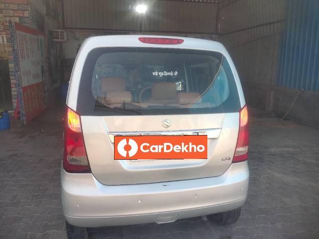 https://images10.gaadi.com/usedcar_image/3620331/original/processed_abee8c37-3b52-4157-8eeb-27af5999b58a.jpg?imwidth=6402