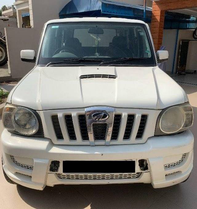 https://images10.gaadi.com/usedcar_image/3621532/original/processed_1b320d44-f518-4b9b-80a9-32a027463c31.jpeg?imwidth=6400