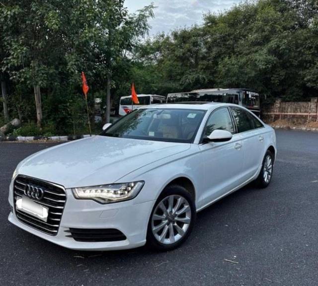 https://images10.gaadi.com/usedcar_image/3621604/original/processed_9c26345c-8bb9-4e43-8c81-85455e62a0d1.JPG?imwidth=6400
