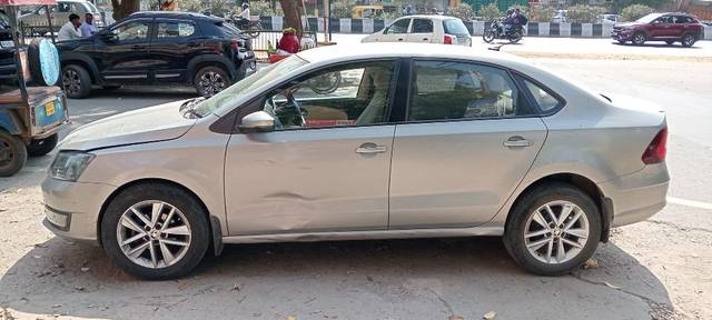 https://images10.gaadi.com/usedcar_image/3621615/original/08__VCC_IMG_1696742243358_1800907_95_1696742253.jpg?imwidth=6401