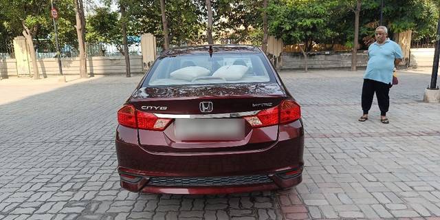 https://images10.gaadi.com/usedcar_image/3621640/original/08__VCC_1800938_96_1696744476.jpg?imwidth=6402