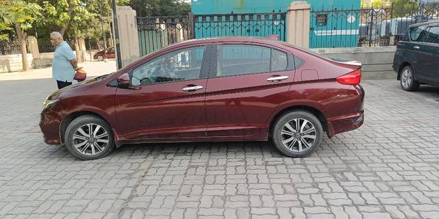https://images10.gaadi.com/usedcar_image/3621640/original/08__VCC_IMG_1696742894655_1800938_95_1696743100.jpg?imwidth=6401