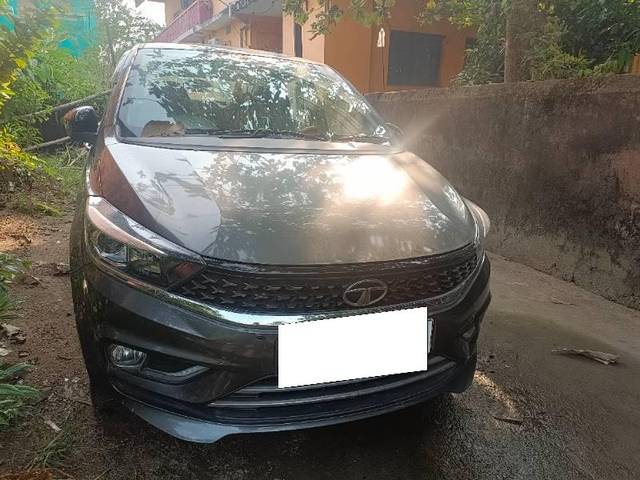 https://images10.gaadi.com/usedcar_image/3621684/original/processed_0ff2d9bd-55f2-4574-8c80-18e7334dbb27.jpg?imwidth=6401