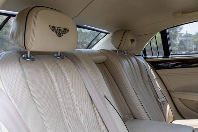 https://images10.gaadi.com/usedcar_image/3621732/original/img2891456__used_car_2891456_1697353726.jpg?imwidth=6402