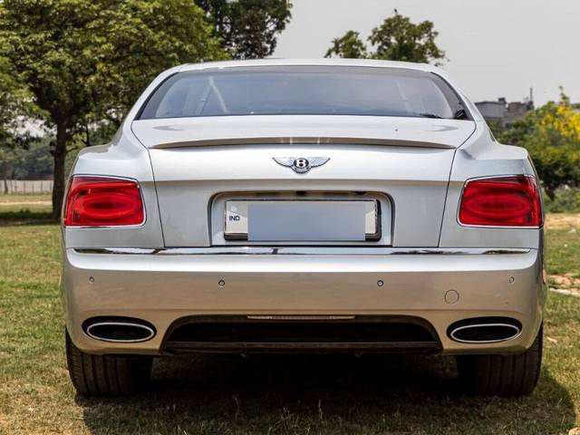 https://images10.gaadi.com/usedcar_image/3621732/original/img3621732__z_blur_img_6530b8c0559c3_1697691840.jpg?imwidth=6401