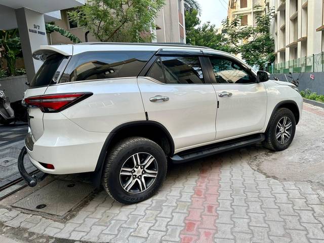 https://images10.gaadi.com/usedcar_image/3621900/original/processed_img2891550__used_car_2891550_1697524949.jpg?imwidth=6401