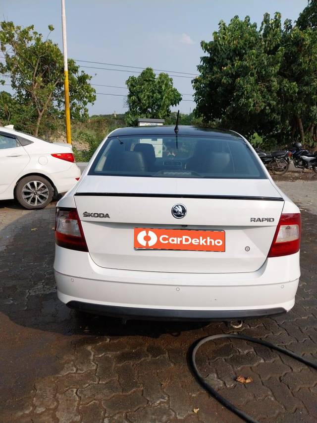 https://images10.gaadi.com/usedcar_image/3621995/original/processed_6382256b-95b4-4bb0-a436-8a49fe1af145.jpeg?imwidth=6400