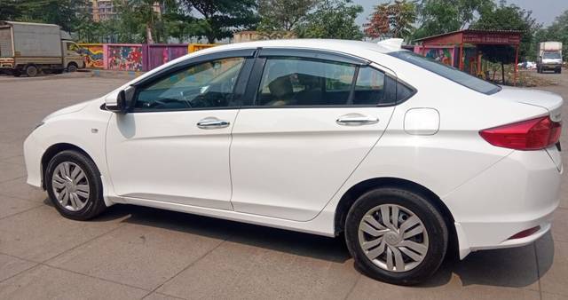 https://images10.gaadi.com/usedcar_image/3622127/original/img3622127__zz1_crop_img_652f738b6976c_1697608587.jpg?imwidth=6402