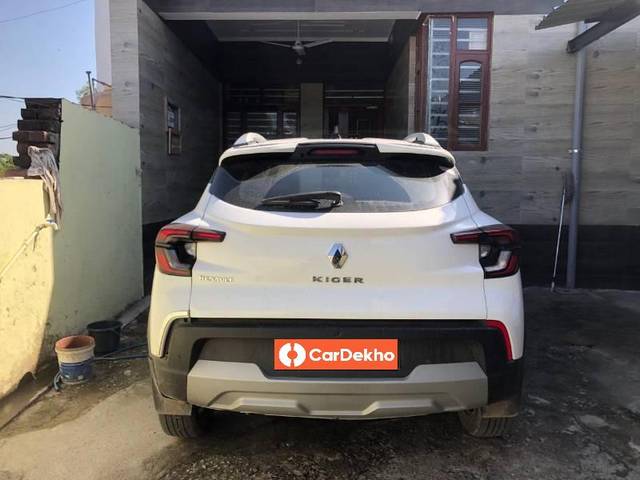https://images10.gaadi.com/usedcar_image/3622228/original/processed_f3ec7287-9d42-43fb-b2b8-18fe0e25e079.jpg?imwidth=6402