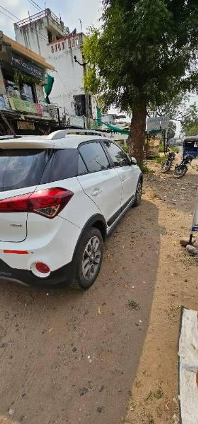 https://images10.gaadi.com/usedcar_image/3622488/original/processed_5673208b-71ee-463d-9020-ce5496f57298.jpg?imwidth=6401
