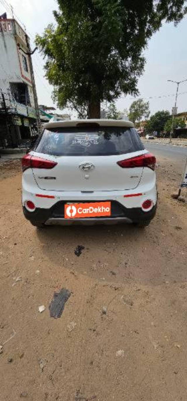 https://images10.gaadi.com/usedcar_image/3622488/original/processed_a8c02330-48bd-4d0d-b902-0fb2594015db.jpg?imwidth=6402