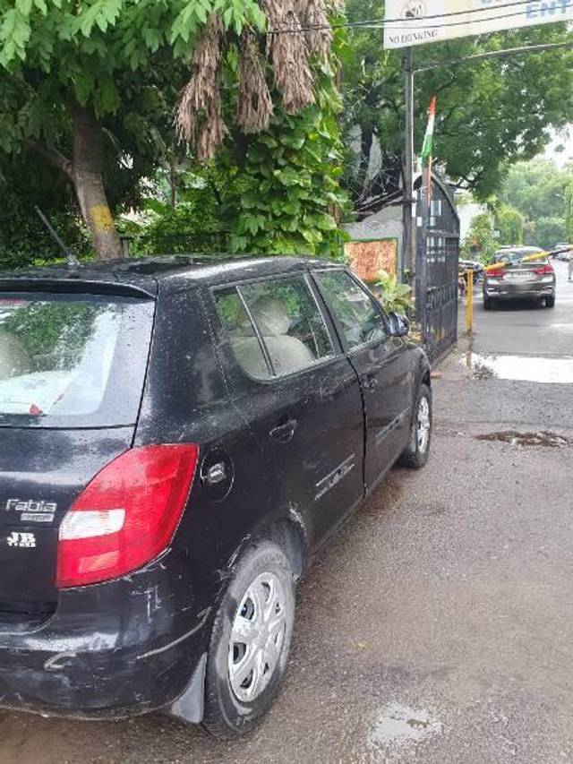 https://images10.gaadi.com/usedcar_image/3622494/original/processed_67b628e9-678a-4fc6-9692-43b0f9fcafad.jpg?imwidth=6401