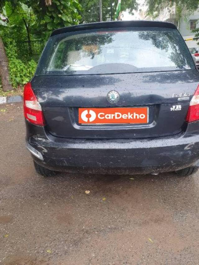 https://images10.gaadi.com/usedcar_image/3622494/original/processed_f8e11261-4296-4820-825d-a5ebdc313ef6.jpg?imwidth=6402