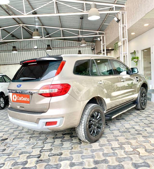 https://images10.gaadi.com/usedcar_image/3623048/original/processed_img2891921__used_car_2891921_1697428103.jpg?imwidth=6402