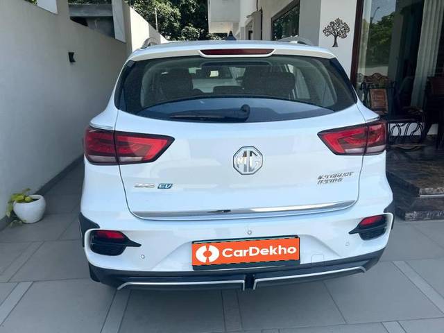 https://images10.gaadi.com/usedcar_image/3623049/original/processed_497cea81-dc4a-4509-9fe4-498bee4711ae.jpg?imwidth=6400