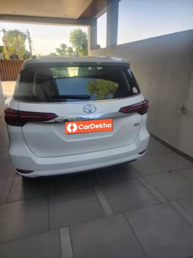 https://images10.gaadi.com/usedcar_image/3623052/original/processed_6d1ba6e3-ba4d-4d20-b9e4-42a273f9b980.jpg?imwidth=6401