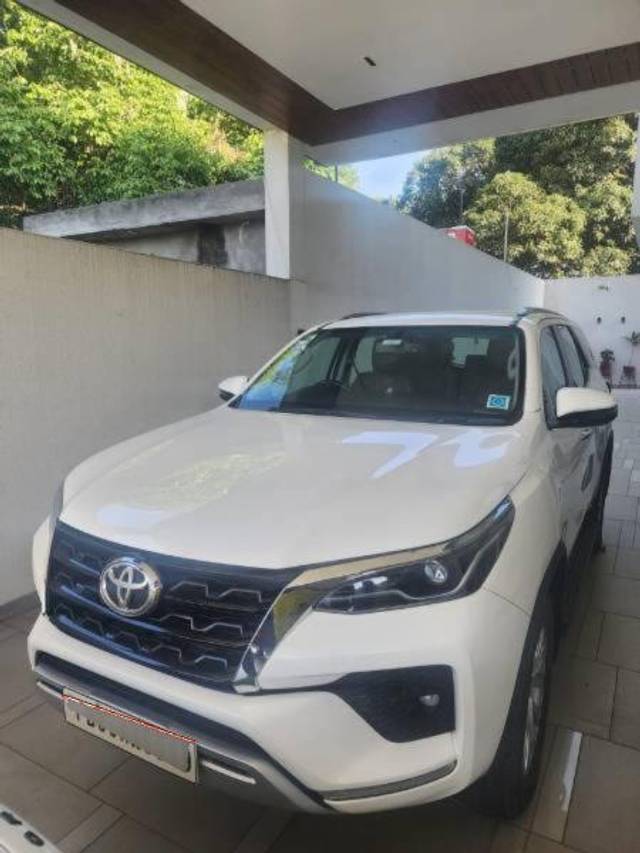 https://images10.gaadi.com/usedcar_image/3623052/original/processed_914fb97a-2269-4ac9-968d-0fd98e663762.jpg?imwidth=6400