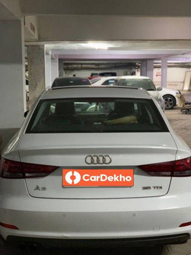 https://images10.gaadi.com/usedcar_image/3623136/original/processed_63e1ca2b-6b94-41b1-8a11-86e9cd1f000f.jpeg?imwidth=6402