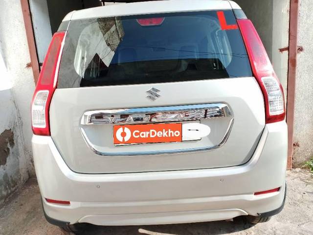 https://images10.gaadi.com/usedcar_image/3623150/original/processed_dfb856e6-6108-42c2-b44a-e5e86e9b902a.jpg?imwidth=6400
