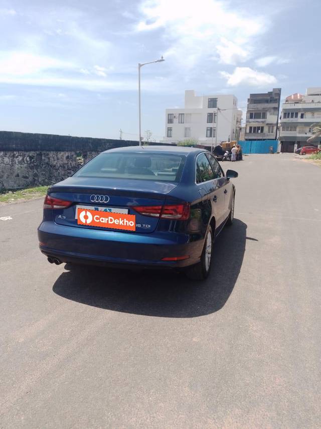 https://images10.gaadi.com/usedcar_image/3623368/original/processed_img2892063__used_car_2892063_1697443009.jpg?imwidth=6401