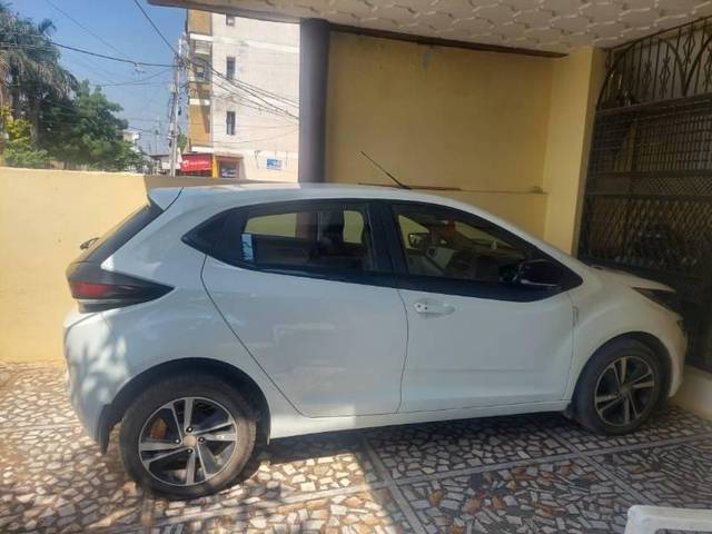 https://images10.gaadi.com/usedcar_image/3623697/original/processed_afa37a8c-43a9-4fd8-b339-81df8394a2d3.jpg?imwidth=6400