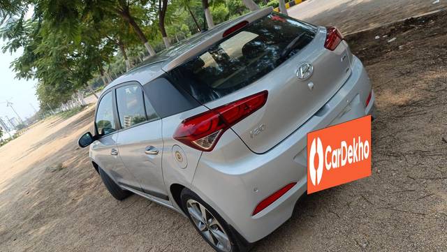 https://images10.gaadi.com/usedcar_image/3623757/original/processed_img2892278__used_car_2892278_1697455104.jpg?imwidth=6402