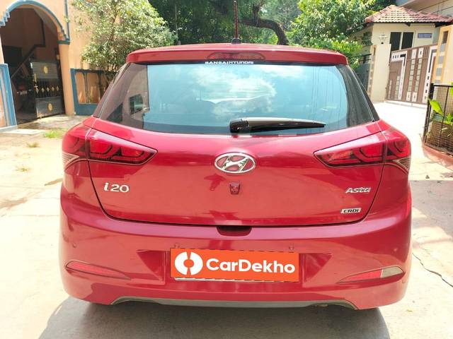 https://images10.gaadi.com/usedcar_image/3623767/original/processed_img2892281__used_car_2892281_1697455404.jpg?imwidth=6402