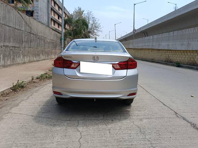 https://images10.gaadi.com/usedcar_image/3623804/original/processed_5fa0ce6555d448d700ca3d8b21a1694b.jpg?imwidth=6402